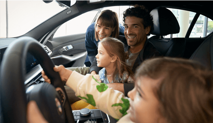 Familie im Auto